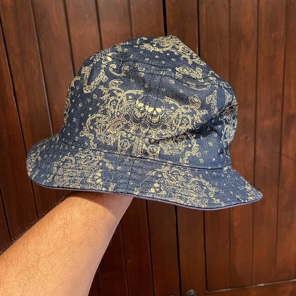 True religion bucket hat - Picture 2 of 8